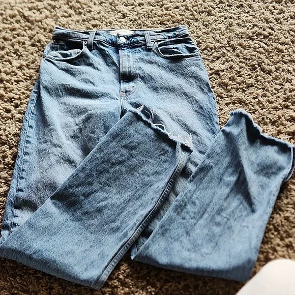 Abercrombie & Fitch ulta high rise straight distressed womans size 4 jeans - Picture 3 of 12